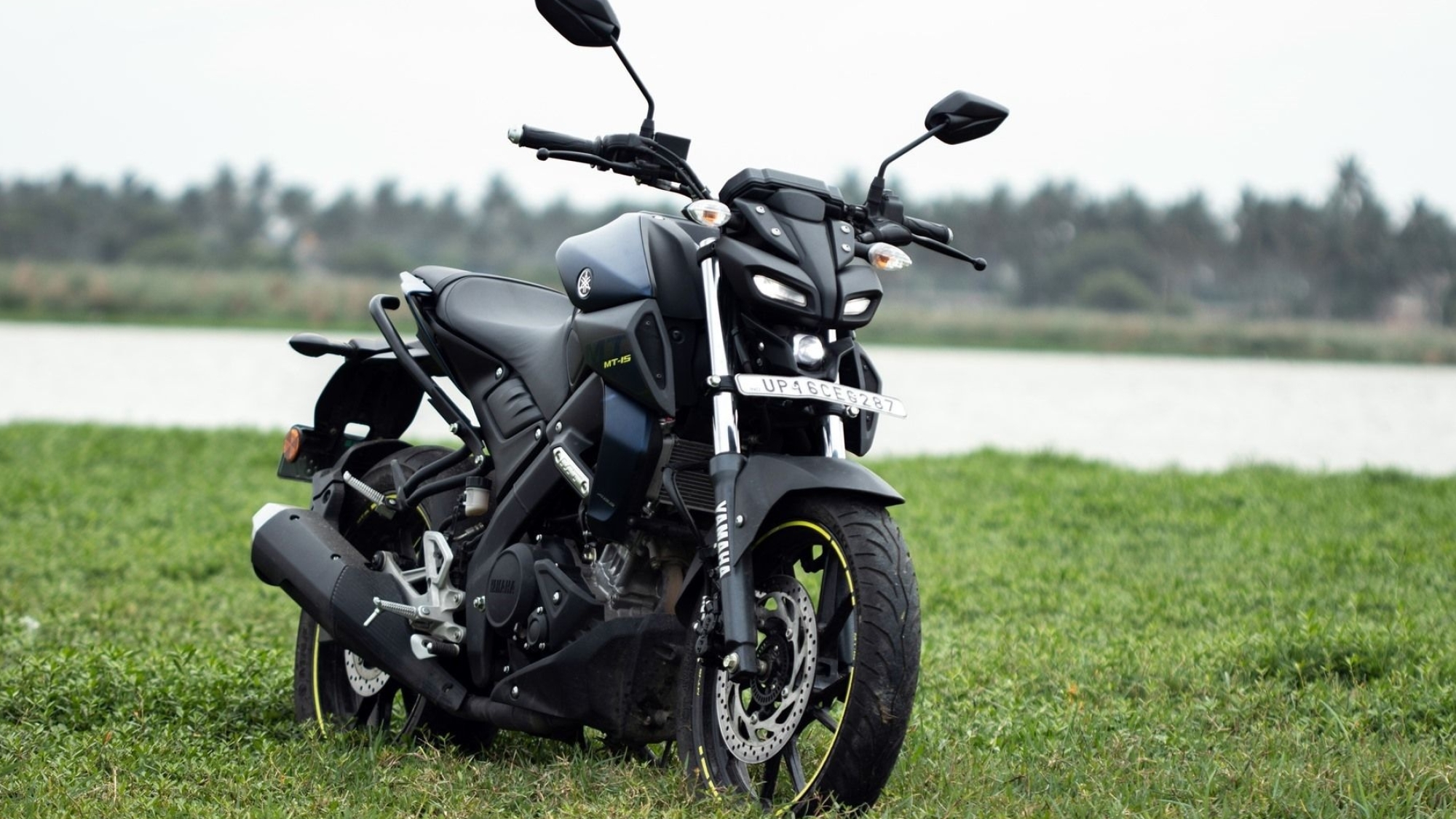 A Yamaha MT-15 é uma das motocicletas mais populares da marca dentro do segmento naked, oferecendo um design agressivo e uma performance impressionante para os entusiastas das duas rodas. Seu motor de 155 cm³, aliado a tecnologias avançadas,
