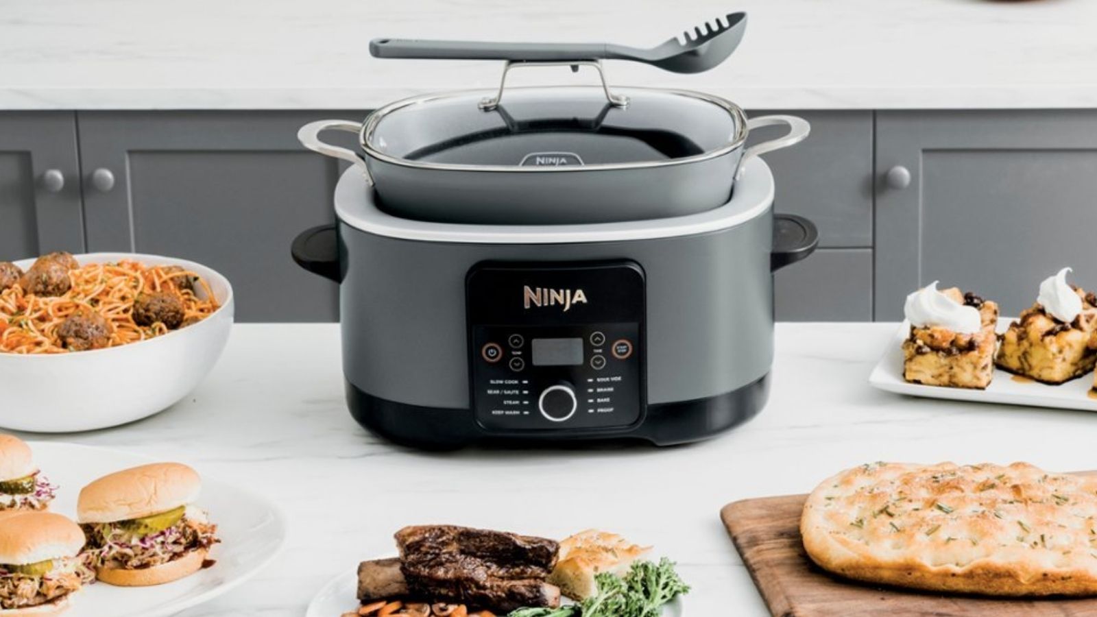 A culinária doméstica acaba de ganhar um aliado poderoso e versátil: o Ninja Foodi PossibleCooker. Este aparelho multifuncional promete transformar a maneira como preparamos nossas refeições, combinando praticidade, tecnologia e resultados impressionantes em um único eletrodoméstico.