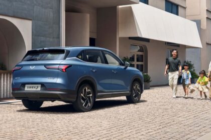 A General Motors está pronta para fortalecer sua presença no segmento de veículos eletrificados no Brasil com a chegada do novo Chevrolet Starlight S, um SUV de porte médio que será derivado do Wuling Xingchen Plus.