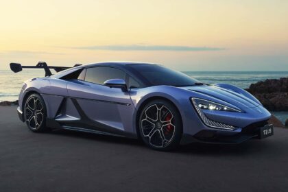 O mercado automotivo global está passando por uma revolução silenciosa, mas poderosa, com a ascensão dos carros elétricos de alto desempenho. Um dos principais destaques dessa nova era é o BYD Yangwang U9, um superesportivo 100% elétrico que tem roubado os holofotes por onde passa.