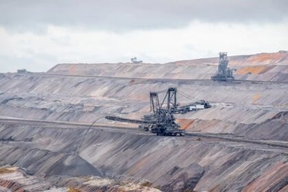 A gigante chinesa Baosteel adquiriu recentemente uma participação significativa em uma mina de ferro pertencente à Vale, localizada no norte do Brasil