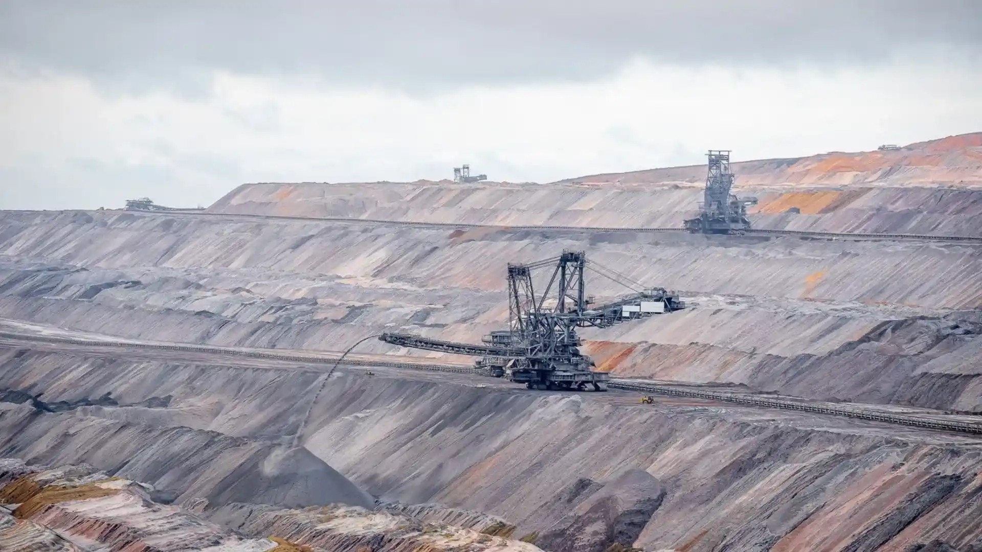 A gigante chinesa Baosteel adquiriu recentemente uma participação significativa em uma mina de ferro pertencente à Vale, localizada no norte do Brasil