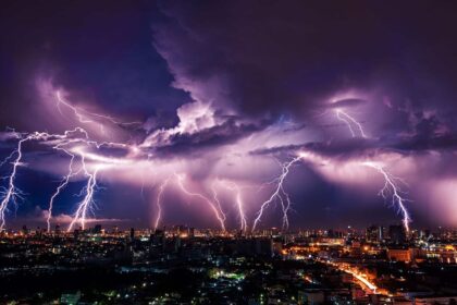 Em um mundo onde os eventos climáticos extremos crescem em frequência e intensidade, o Grupo Nippon Telegraph and Telephone (NTT) apresentou ao mercado seu novo drone especializado no monitoramento e combate a tempestades.