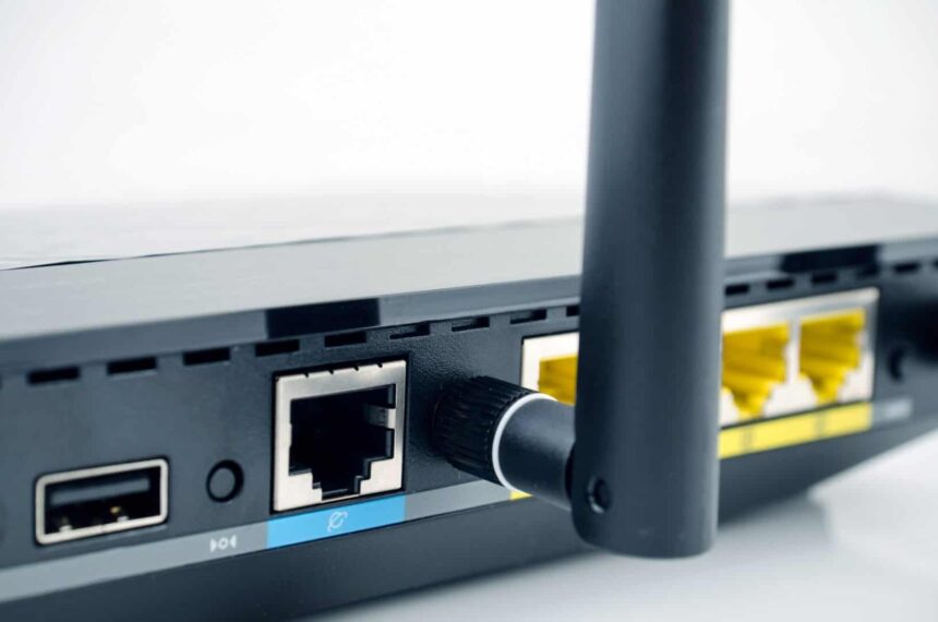 Em um mundo onde o “novo” surge a cada notificação, muitas tecnologias antigas continuam vivas, silenciosas em gavetas e armários, carregando histórias e possibilidades que poucos imaginam. Computadores antigos, impressoras de impacto