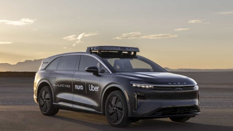 A Uber, líder global em transporte por aplicativo, surpreendeu o mercado ao anunciar uma parceria estratégica com a fabricante de veículos elétricos Lucid Motors e a inovadora startup de robótica Nuro.