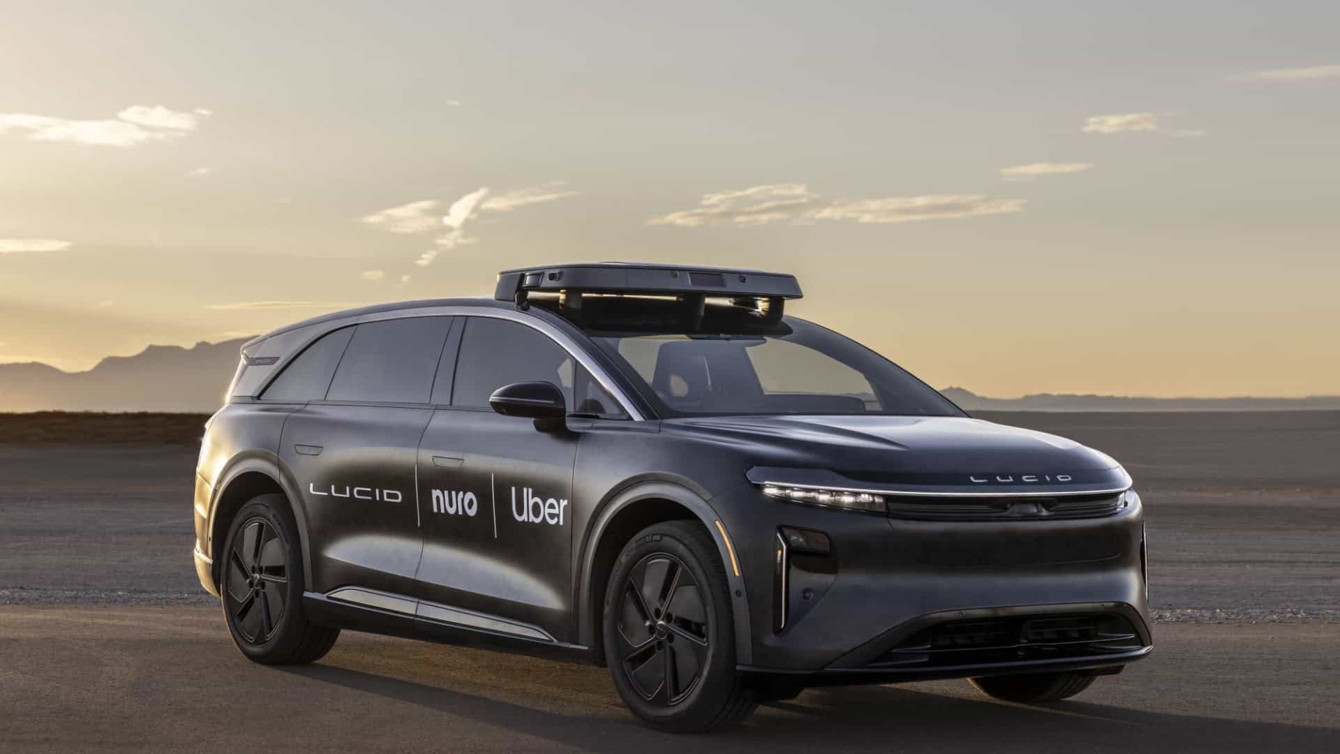 A Uber, líder global em transporte por aplicativo, surpreendeu o mercado ao anunciar uma parceria estratégica com a fabricante de veículos elétricos Lucid Motors e a inovadora startup de robótica Nuro.
