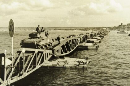 No coração da New Forest, uma descoberta arqueológica emergiu das margens do Beaulieu River para reescrever a história naval britânica. Em Buckler’s Hard, uma rampa de lançamento do século XVIII,
