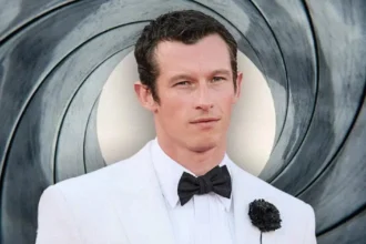 O universo cinematográfico está em polvorosa com a possibilidade de Callum Turner, ator britânico de 35 anos, ser o novo James Bond, substituindo Daniel Craig após sua despedida em 007 – Sem Tempo para Morrer (2021).